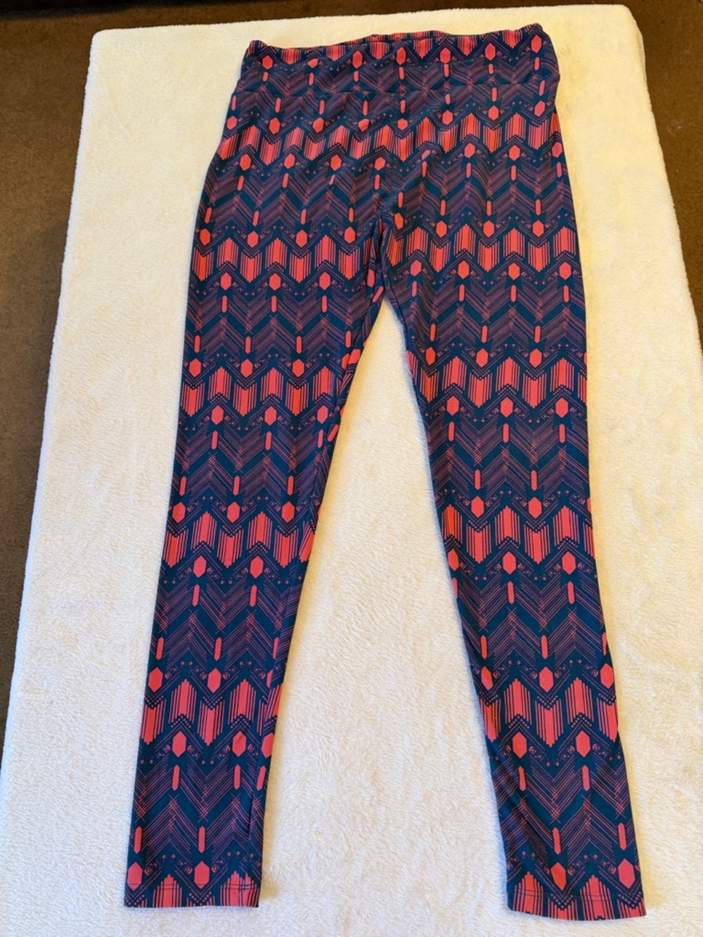 LuLaRoe Navy and Coral Chevron Geo Leggings
